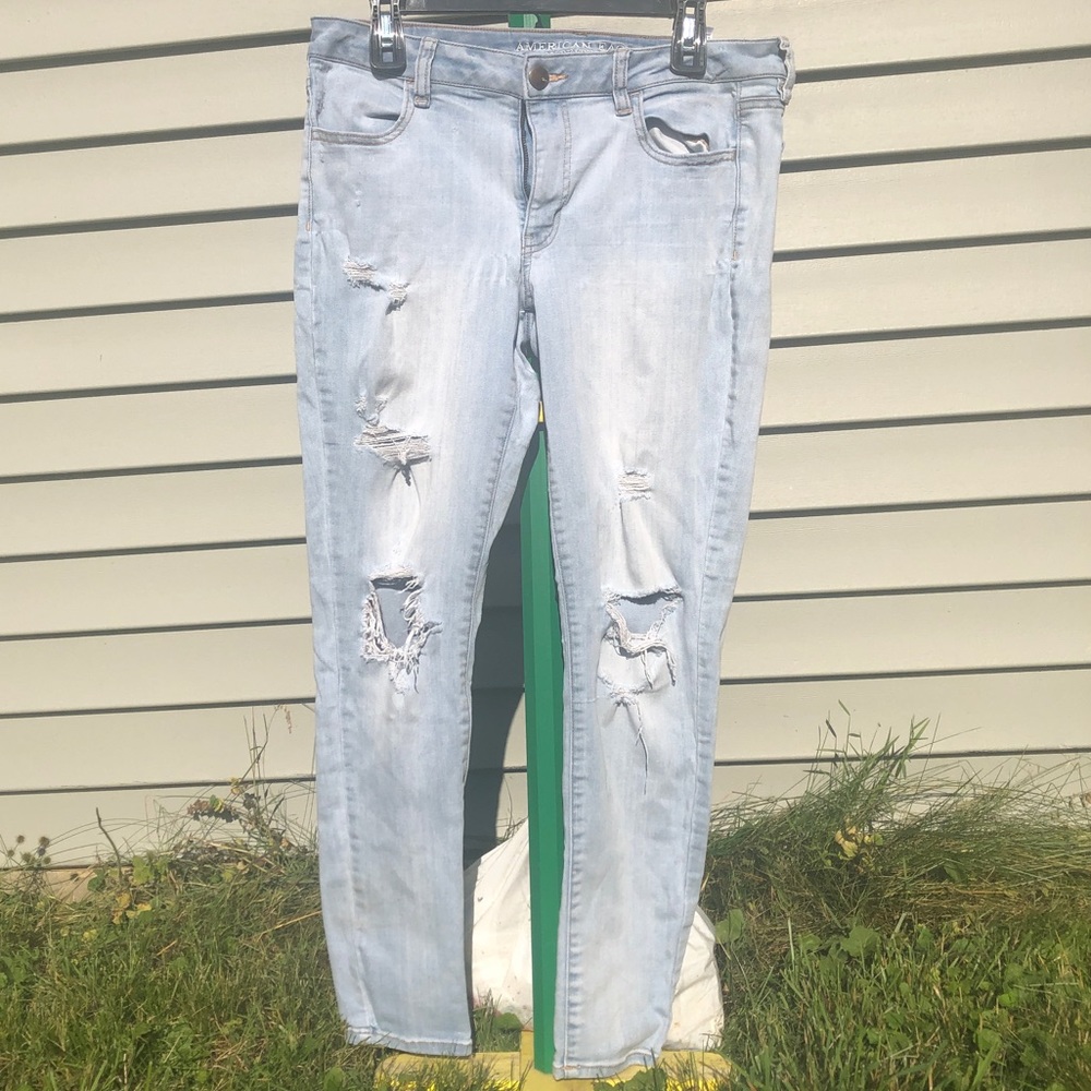 American Eagle Light Wash Ripped Jegging